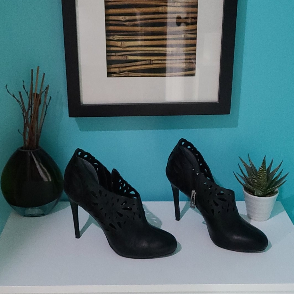 💥2 / $100💥 Charles David 3.5 " bootie